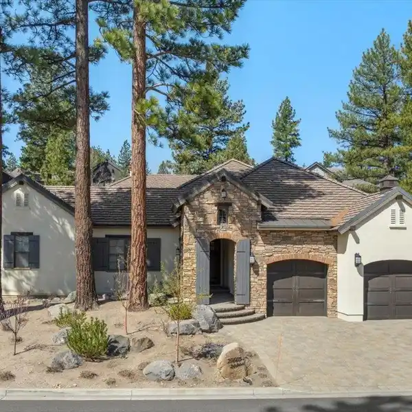 BEAUTIFULLY UPGRADED SINGLE-LEVEL HOME IN MONTREUX