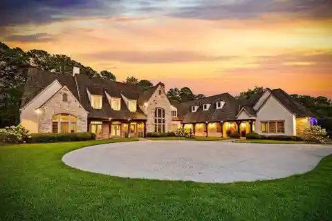 European Style County Estate on Four Acres