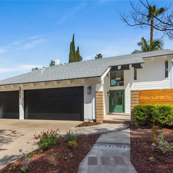 COMPLETELY UPDATED HOME IN PEPPERTREE