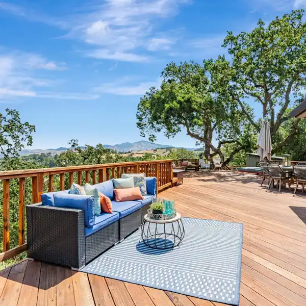 TRANQUIL RETREAT ATOP A SERENE HILLSIDE