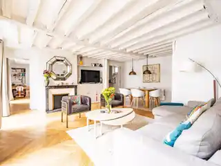 Charming 18th-Century Apartment with Courtyard Serenity