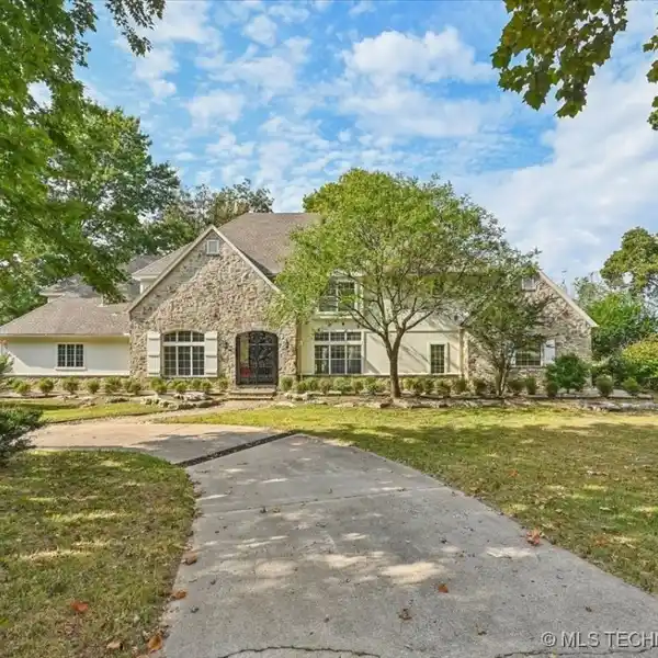 BEAUTIFUL HOME IN GATED NEIGHBORHOOD