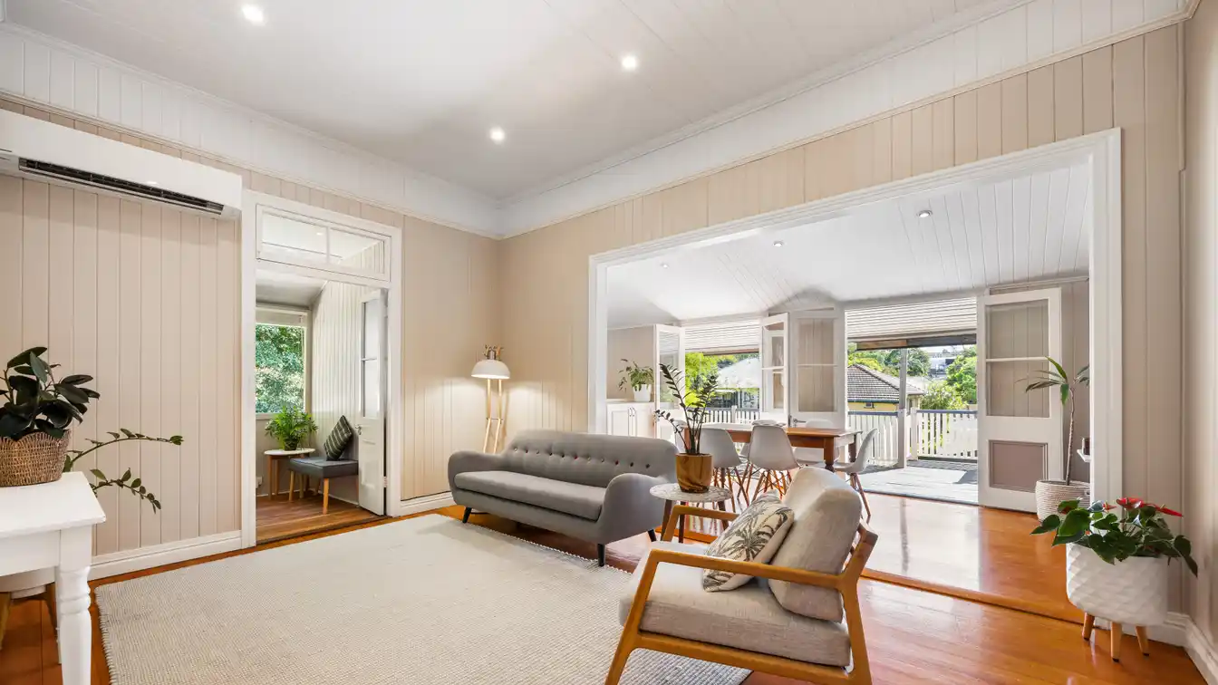 Charming and Expansive Queenslander