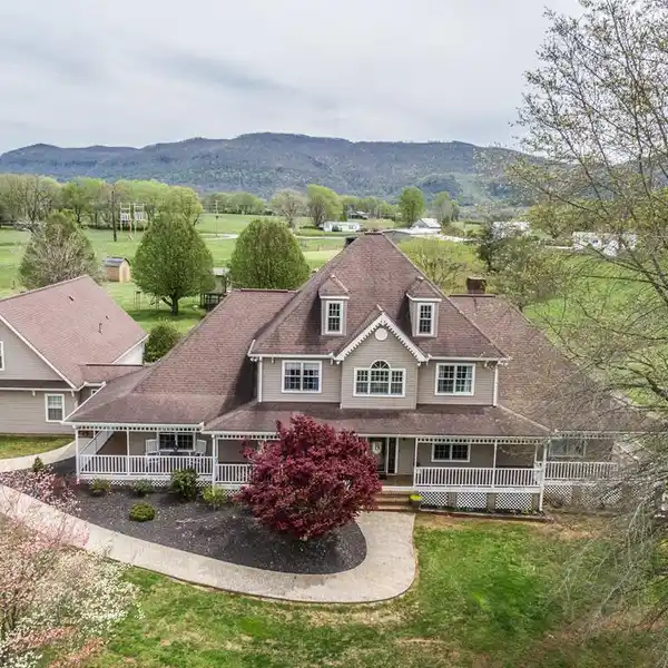 BEAUTIFUL MOUNTAIN ESTATE