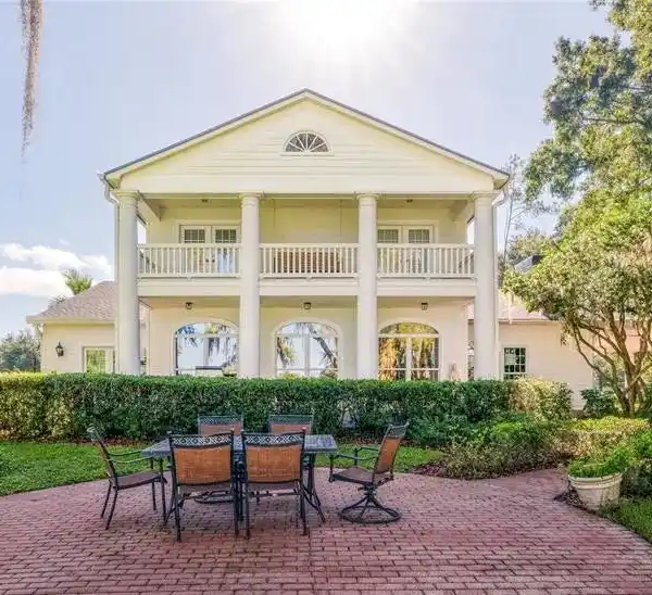 LAKEFRONT ESTATE IN EXCLUSIVE HOWELL PARK