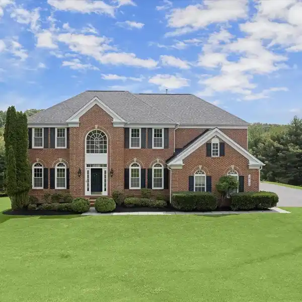 STATELY COLONIAL IN DESIRABLE MCCANN ESTATES