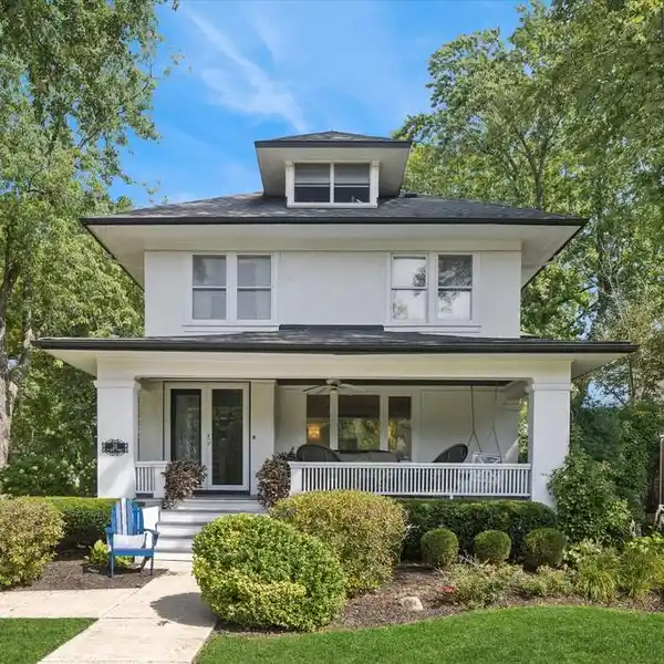 CLASSIC BEAUTY WITH MODERN COMFORT AND GARDENS