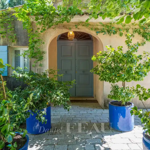 DELIGHTFUL PROPERTY IN A PEACEFUL SETTING
