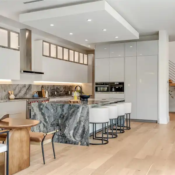 COMPLETELY REMODELED LUXURY HOME IN THE PRESTIGIOUS BIRD STREETS