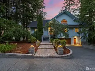 Lakefront Elegance with Flat Bank Waterfront