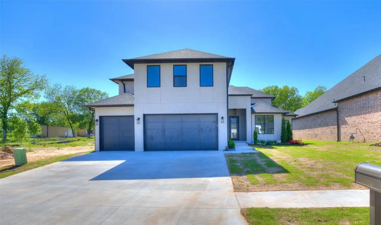 Spacious New Construction in the Estates at Ritz Hollow