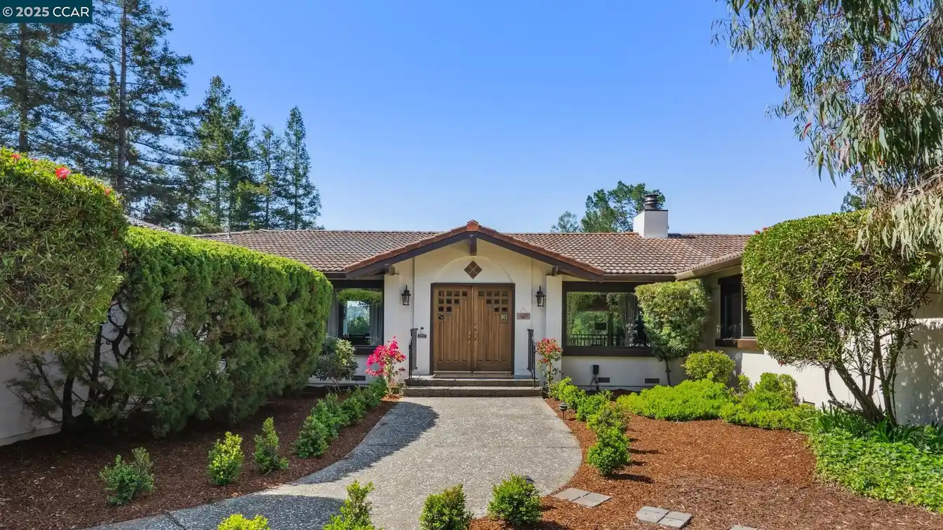 Sophisticated Single-story View Home