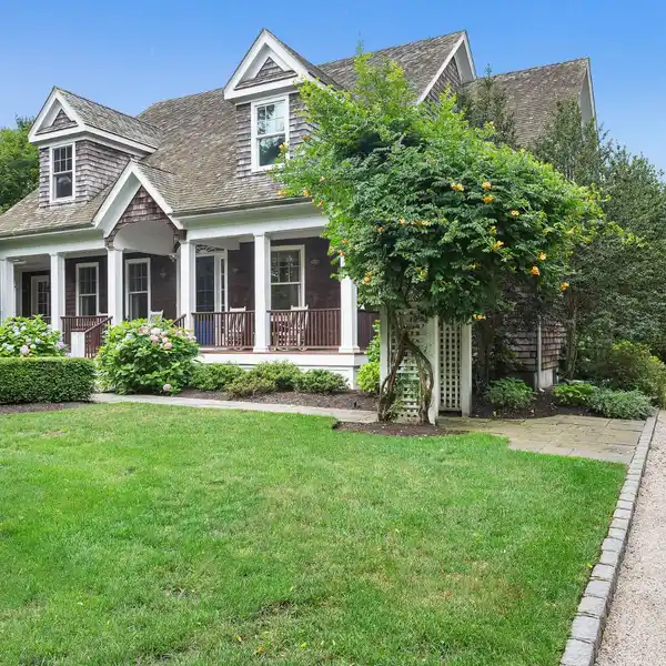 BEAUTIFUL QUOGUE SOUTH HOME ON A QUIET PRIVATE LANE