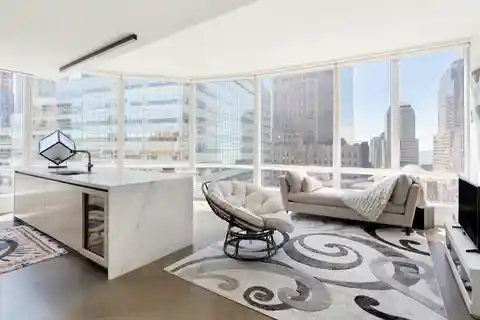 Elegant Tribeca Condo with World-Class Amenities