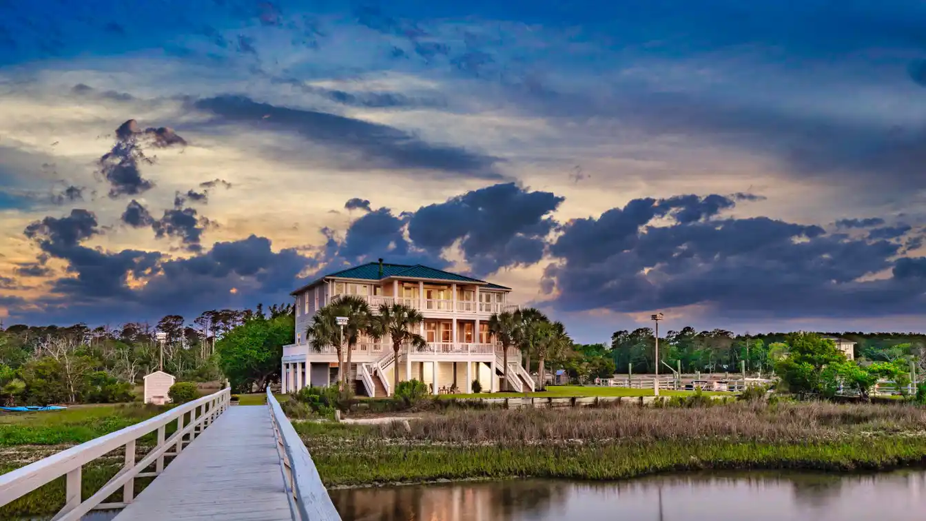 Boater's Paradise on Nearly Five Acres