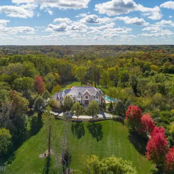 SPECTACULAR BARRINGTON HILLS ESTATE