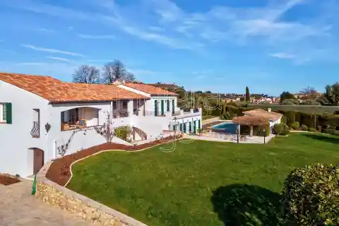 Beautiful Villa in a Peaceful Neighborhood