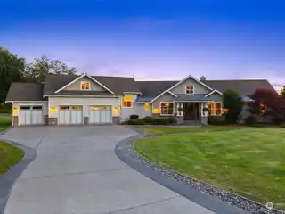 Great Home with Breathtaking Views of the Mountains and Sound