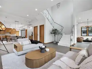 Extraordinary Modern Residence in Prestigious Lake Park