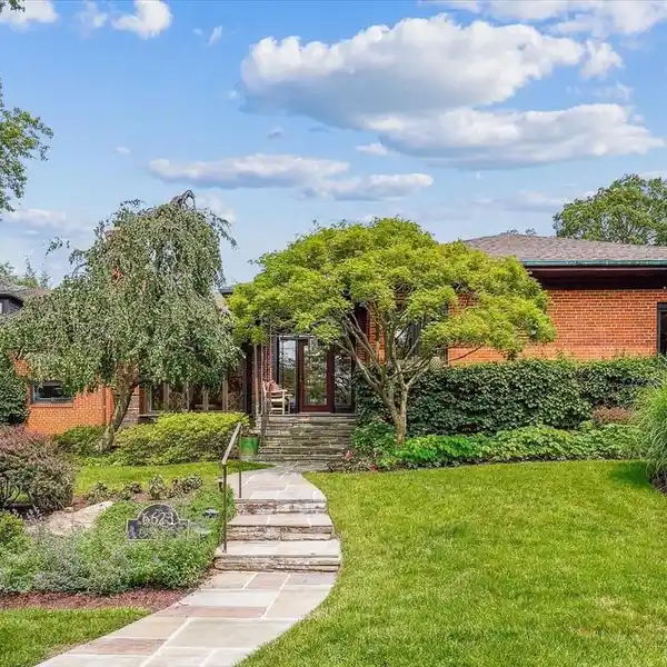 ARTFULLY DESIGNED RETREAT IN PRIME NEIGHBORHOOD