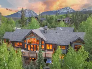 Immaculate Home in Three Peaks