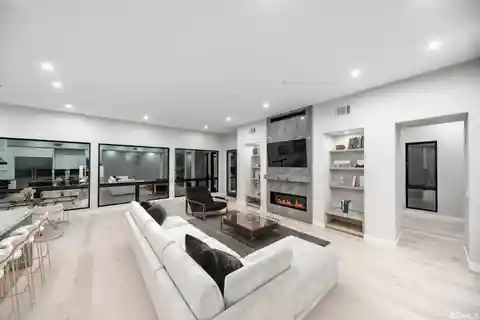 Penthouse Villa Overlooking Paseo