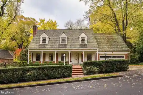 Inviting Home in Sought-After Chain Bridge Forest