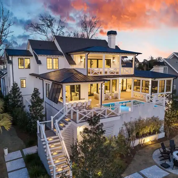 EXQUISITE NEARLY NEW CUSTOM HOME