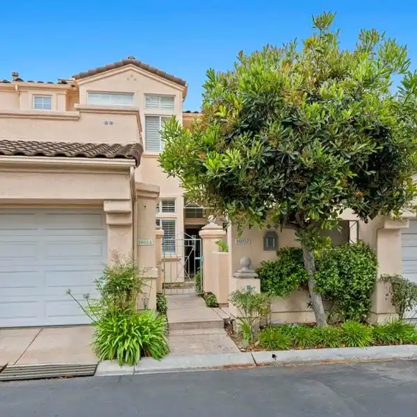 BEAUTIFULLY MAINTAINED CONDO IN BEL MONDO