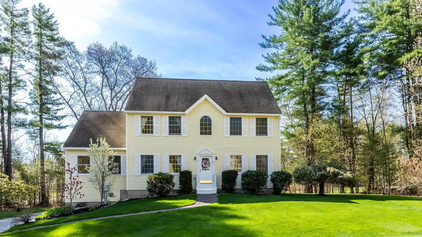 Beautifully Maintained Colonial-style Home