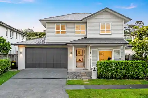 North-Facing Family Home with Mountain Views