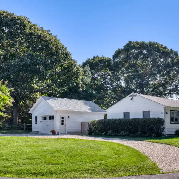 CHIC BEACH HOUSE FOR LEASE