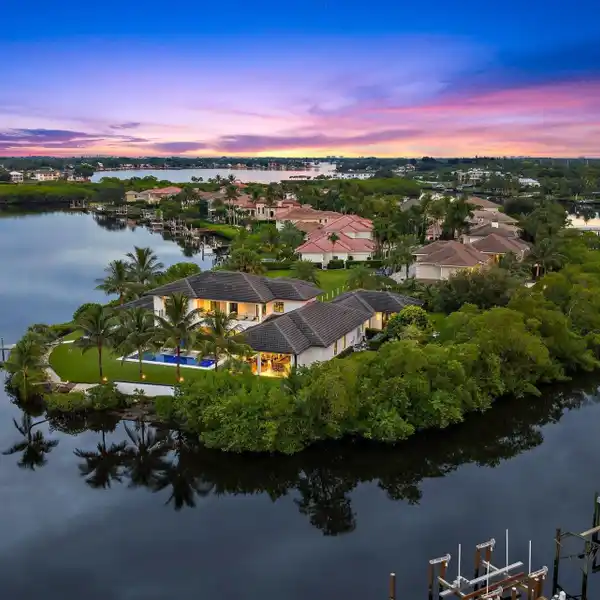 PREMIER JUPITER POINT-LOT ESTATE WITH EXPANSIVE OUTDOOR LIVING