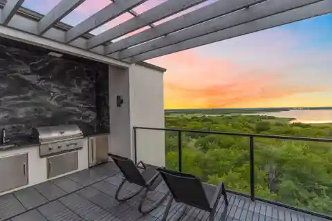 Modern Townhome with Rooftop Patio