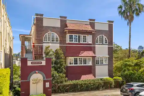 Top-Floor Apartment on the Coveted Cremorne Point