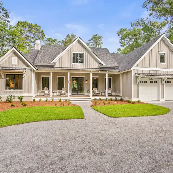 REFINED COASTAL LUXURY ON DISTINGUISHED RIDGE ROAD