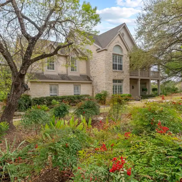 AUSTIN STONE HOME ON A PRIVATE CUL-DE-SAC STREET