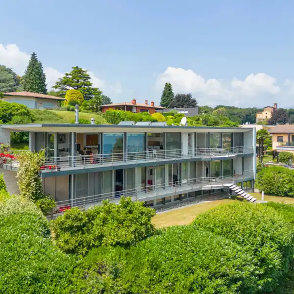 MODERN VILLA OVERLOOKING LAKE LUGANO