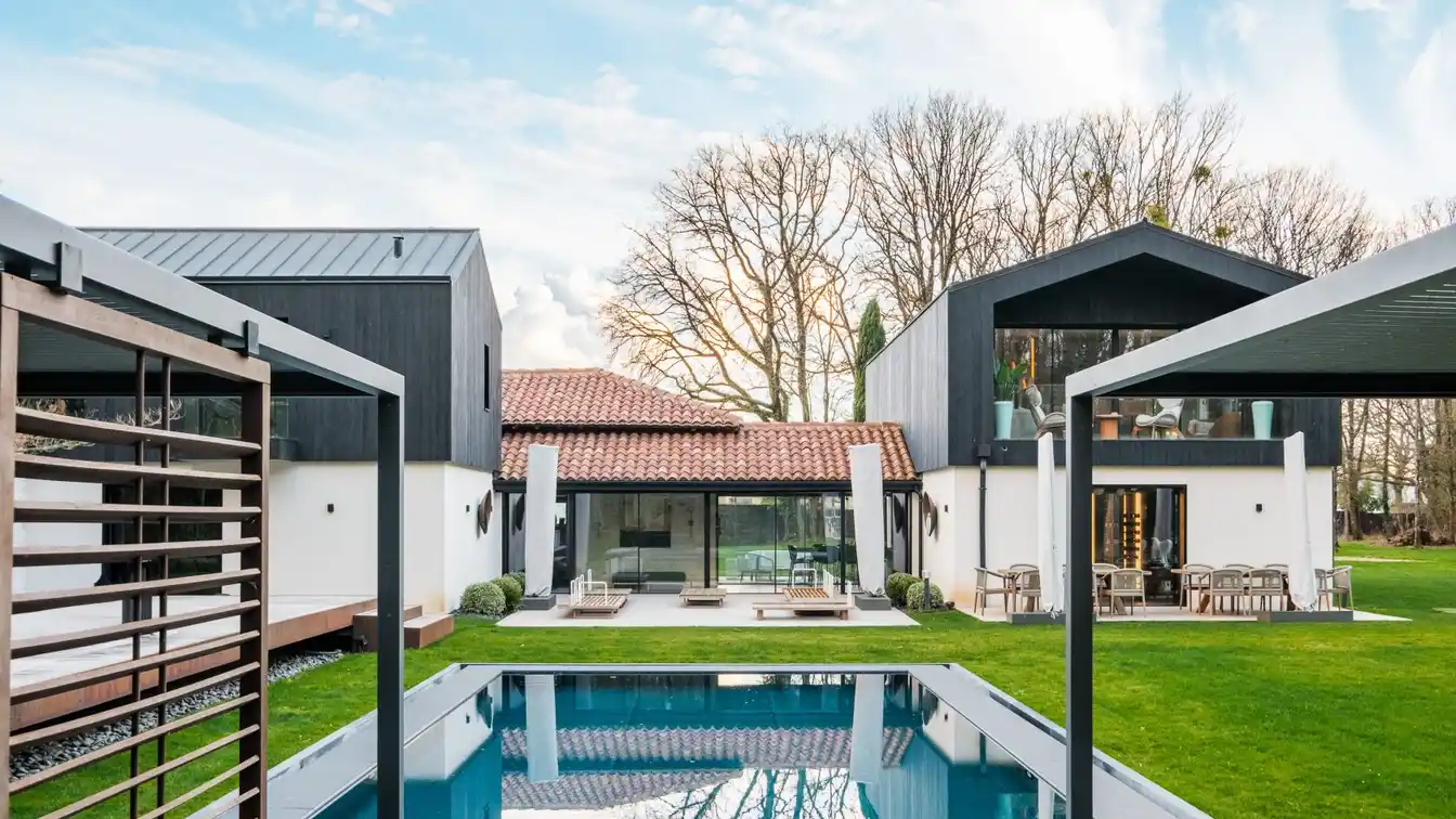 Sumptuous Contemporary Villa
