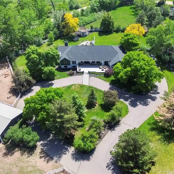 EXCEPTIONAL EQUESTRIAN ESTATE ON 3.9 ULTRA-PRIVATE ACRES