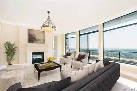 Exceptional Residence in Penterra Plaza