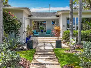 Immaculate Light-Filled Mid-Century Modern Home