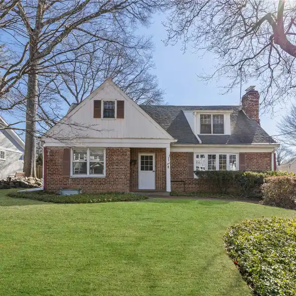 CHARMING CAPE COLONIAL