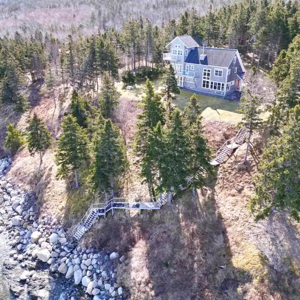 ONE-OF-A-KIND OCEANFRONT PROPERTY