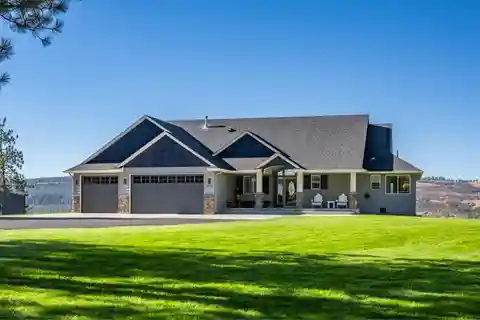 Extraordinary Residence in Desirable Suncrest