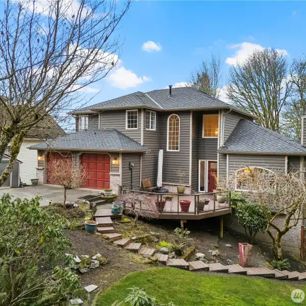 EXQUISITE RESIDENCE IN THE KENWANDA COMMUNITY