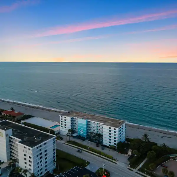 BEAUTIFULLY RENOVATED OCEANFRONT CONDO