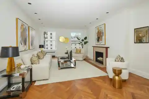 Expansive Nine-room Residence with Endless Possibilities