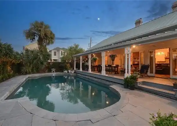 SPECTACULAR UPTOWN NEW ORLEANS COMPOUND