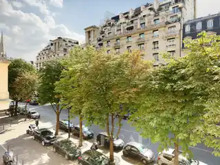 Bright Apartment in Luxurious Mid 20th Century Building